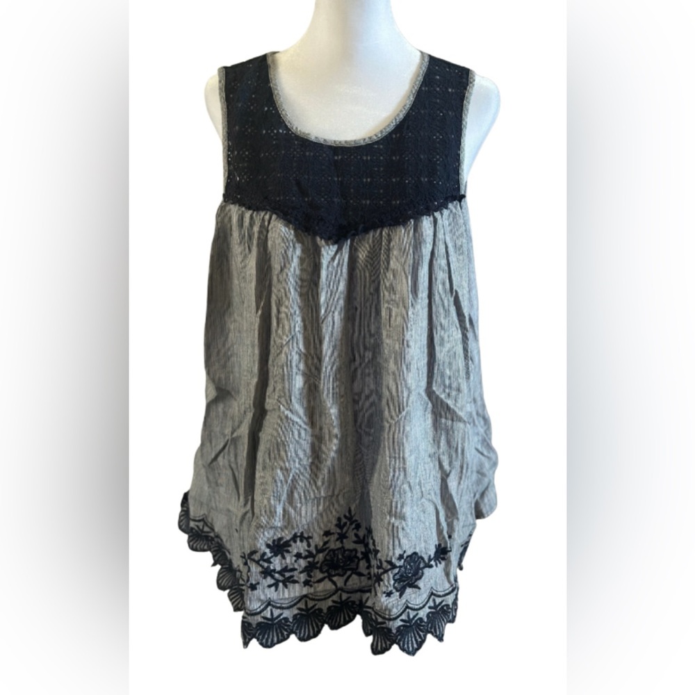 Liz Lange Maternity for Target Sleeveless Embroidered Top